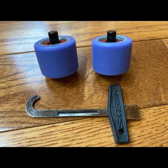 HEELYS -Youth Size 2. The Authentic Wheeled Shoe. - Picture 5 of 12